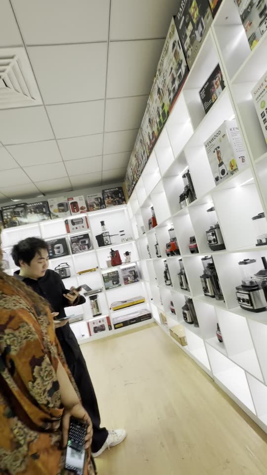 Importer visiting a China small appliance showroom before supplier and order approval